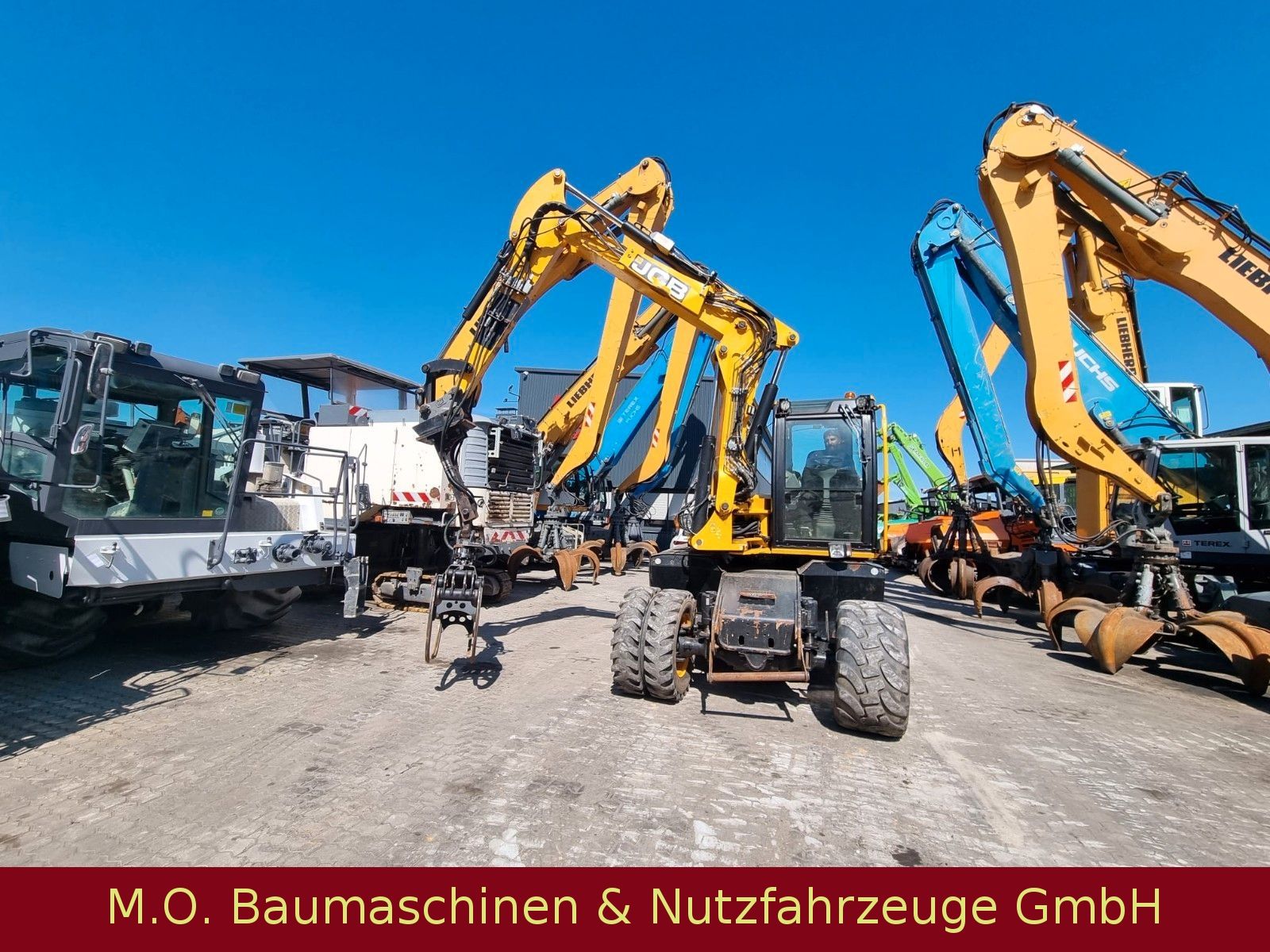 Fahrzeugabbildung JCB 110 W Hydradig / Holzgreifer / 2x Tieflöffel