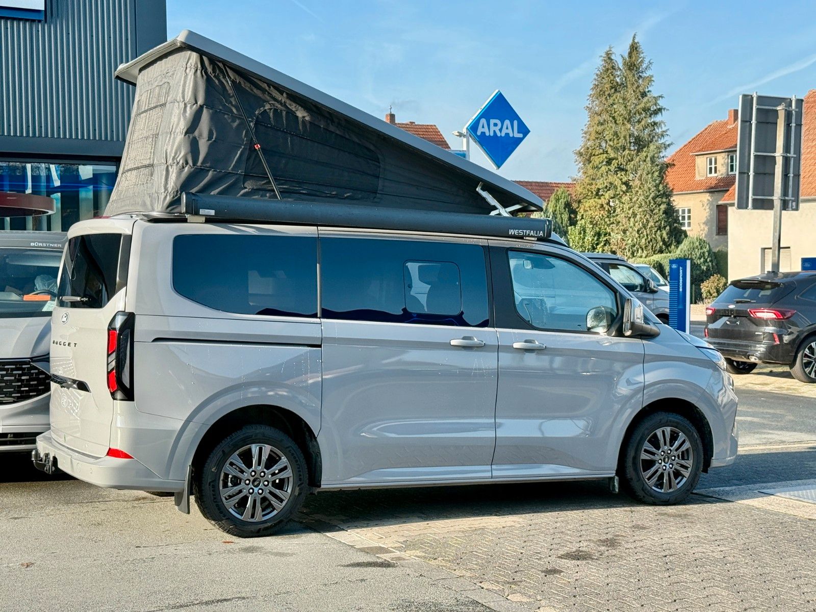 Vehicle image: Ford Nugget L1 Titanium | New Model V710