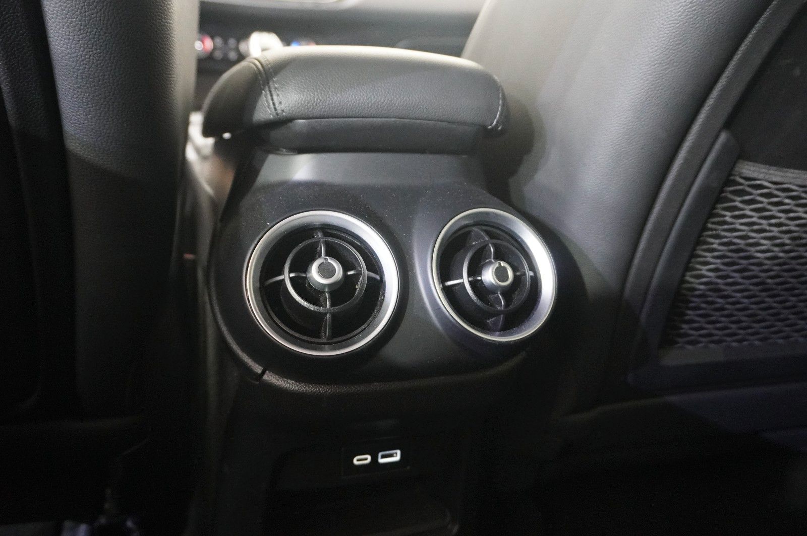 Fahrzeugabbildung Alfa Romeo Stelvio 2.2D VELOCE Q4 NAVI/LED/KAMERA/MATRIX/SH