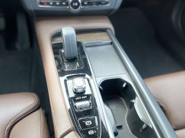 Volvo V90 Cross Country - 11