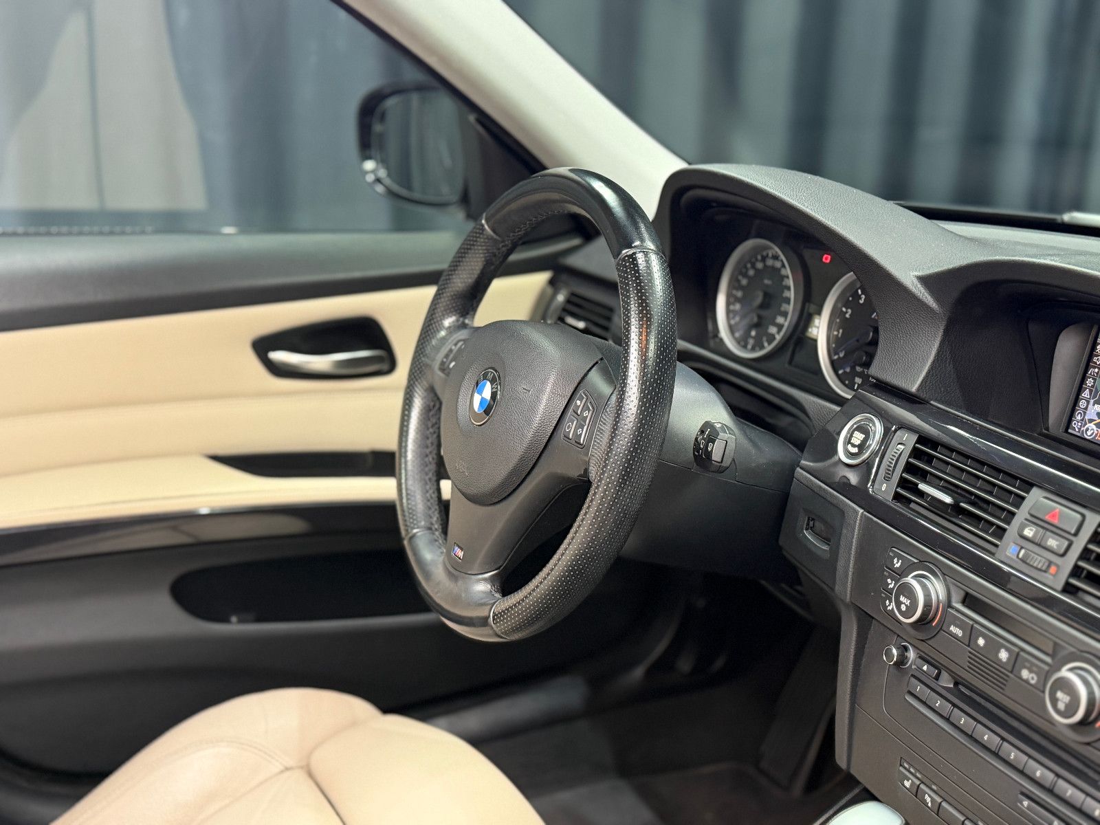 Fahrzeugabbildung BMW 335 i xDrive Touring|LEDER|NAVI|PANO