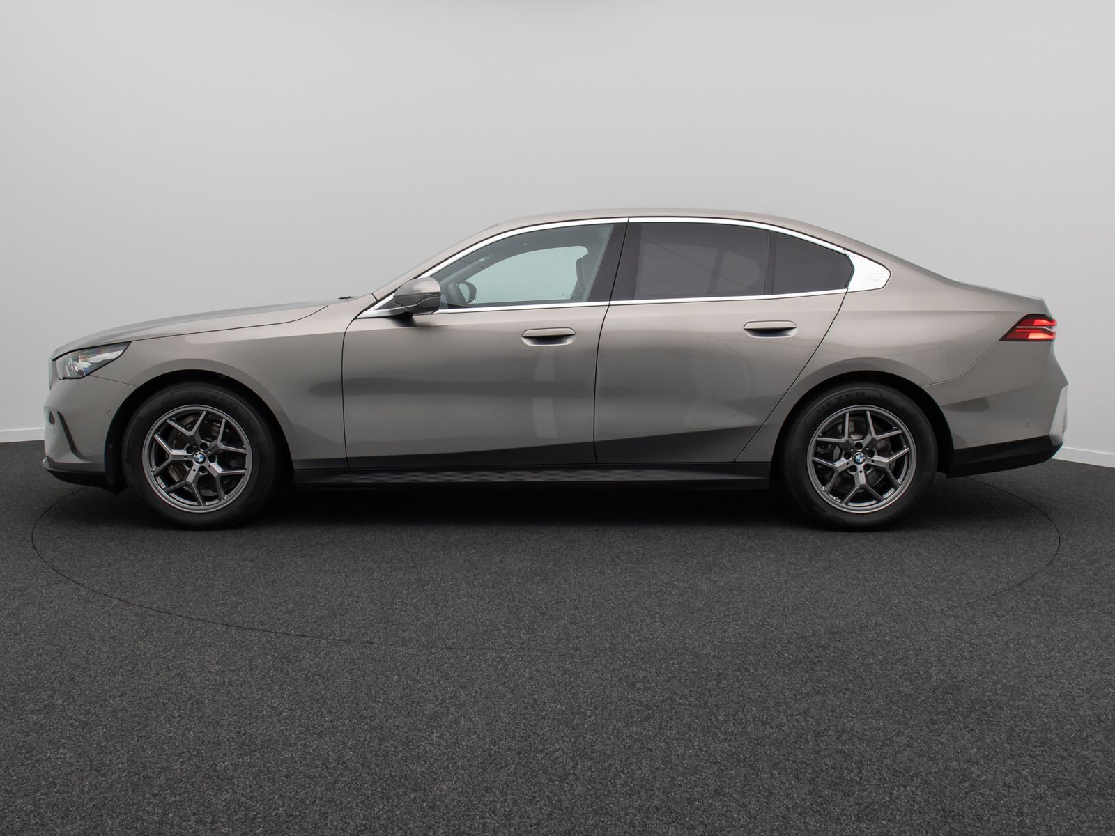 Fahrzeugabbildung BMW 520d Kamera DAB Leder DrivAss Alarm Sport 18Zoll