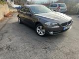 BMW 520i - - BMW 520 aus 2013 mit Benzin-Antrieb: Limousine