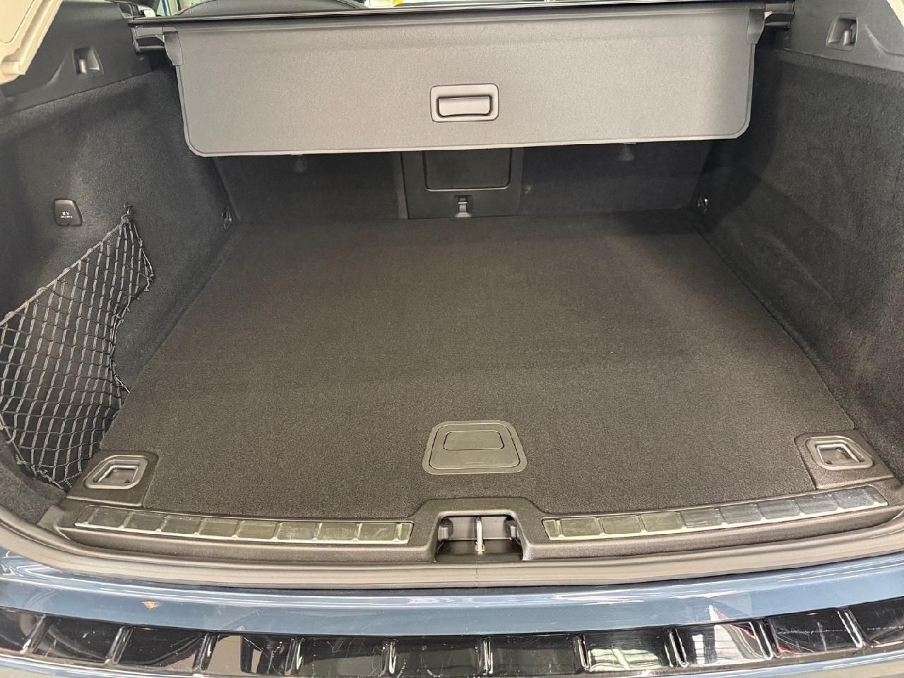Fahrzeugabbildung Volvo XC60 Plus Dark Recharge Plug-In Hybrid AWD