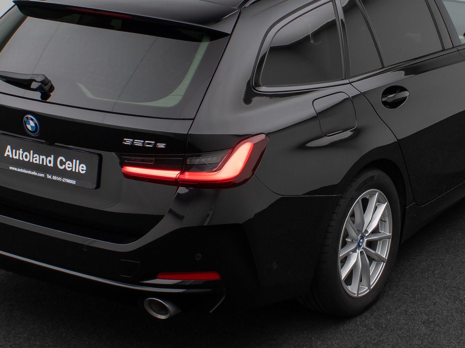 Fahrzeugabbildung BMW 320e Panoram Kamera HUD DAB HiFi Geschwindigkeit