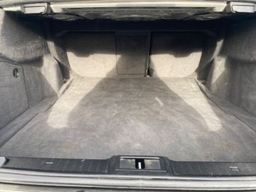 Fahrzeugabbildung Mercedes-Benz E 200 Kompressor Avantgarde*SHZ*PDC*Tempomat*