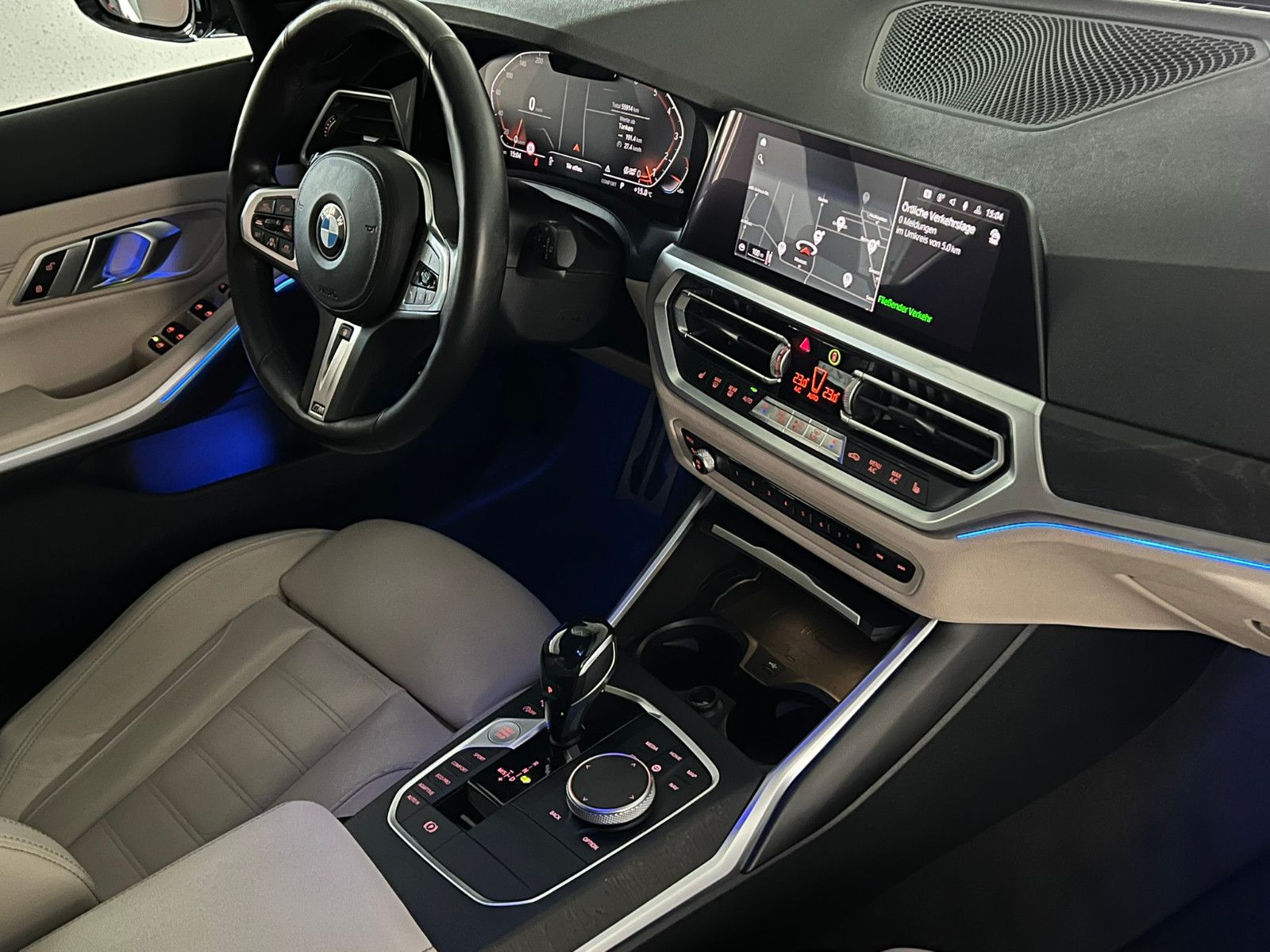 Fahrzeugabbildung BMW 330 i xDrive M SPORT/PANO/STHZ/ACC/DRAVITGRAU