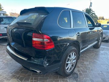 Porsche Cayenne - 7
