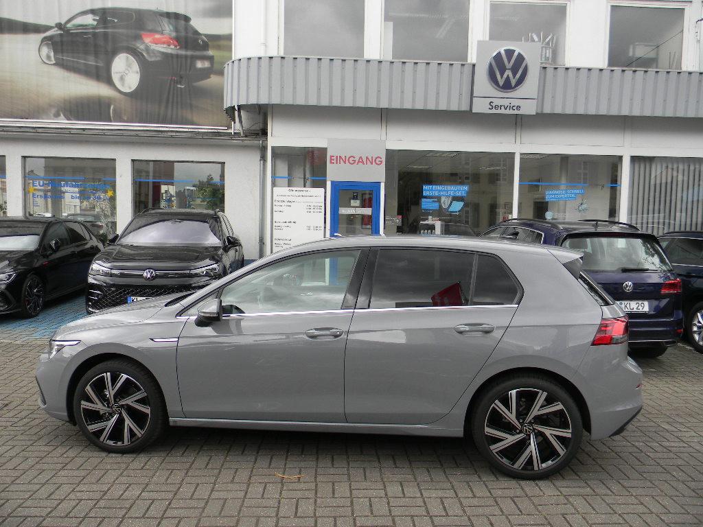 Volkswagen Golf VIII Lim. Style 1,5 TSI 6 GANG KAMERA,SHZ