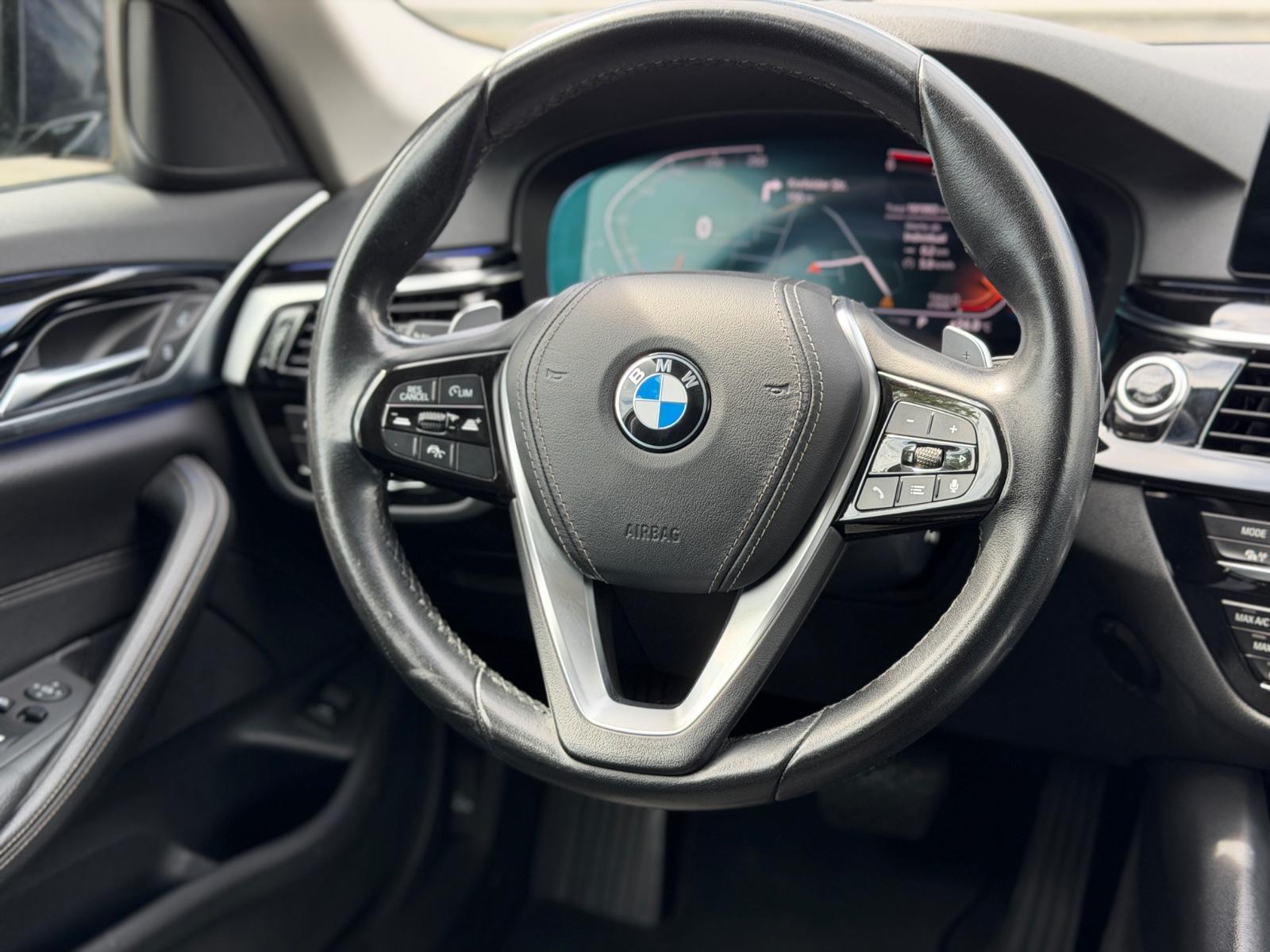 BMW 520D SPORT LINE 190CH BVA - HAYON ÉLECTRIQUE - VOLANT EN CUIR - SELLERIE CUIR - HISTORIQUE ENTRETIEN COMPLET BMW