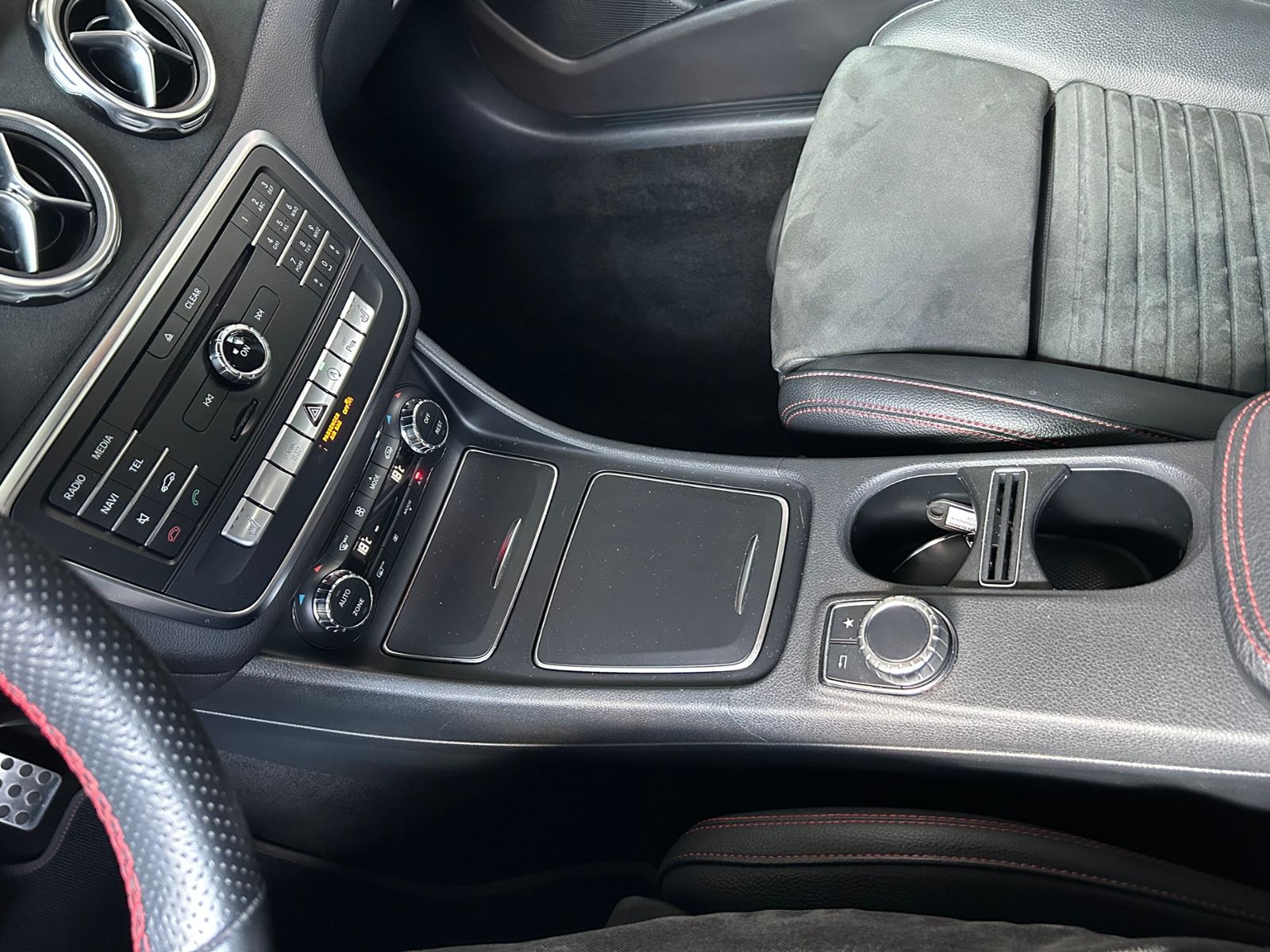 Fahrzeugabbildung Mercedes-Benz GLA 250 AMG Line NIGHT H/K LED NAV SHZ