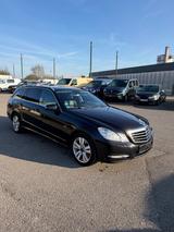 Mercedes-Benz E 350 CDI 4Matic T-Modell Avantgarde*Kamera*Navi - Mercedes-Benz E 350 mit Diesel-Antrieb: Kombi