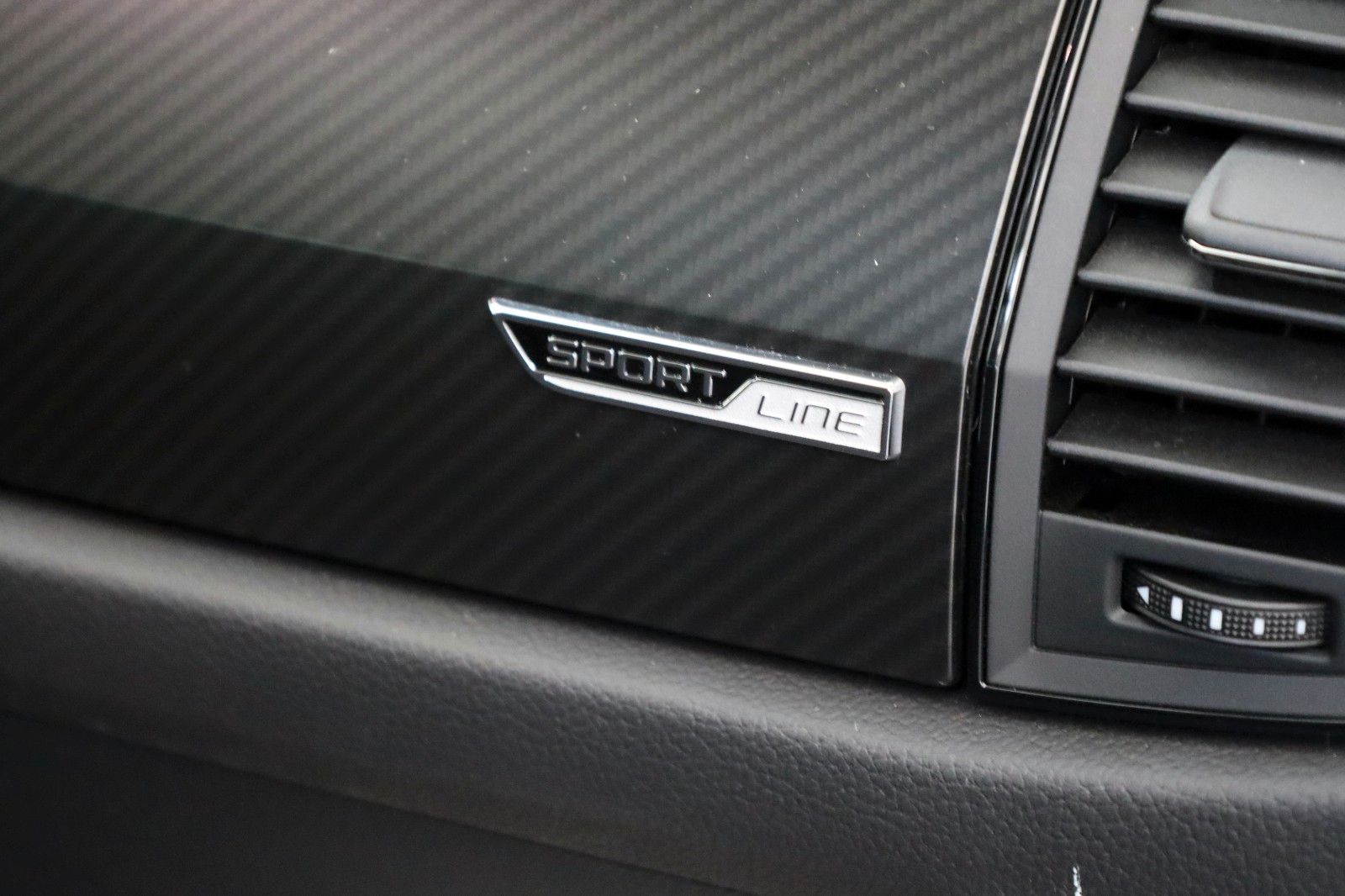 Fahrzeugabbildung SKODA Kodiaq Sportline 4x4 Leder,Navi,LED,PanDach,ACC