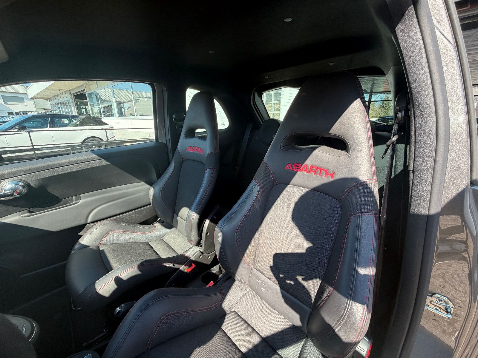 Fahrzeugabbildung Fiat Abarth 695Competizione/CARBON-SITZE/CARBON/BEATS