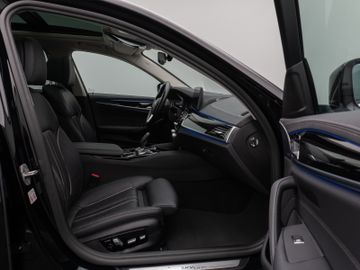 Fahrzeugabbildung BMW 530d xDr Tour AHK  Pano ACC HUD Komfortsitz