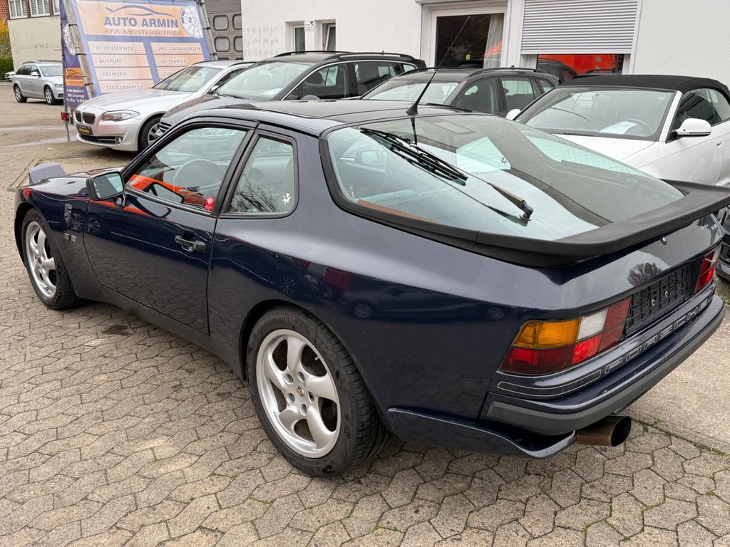 Porsche 944