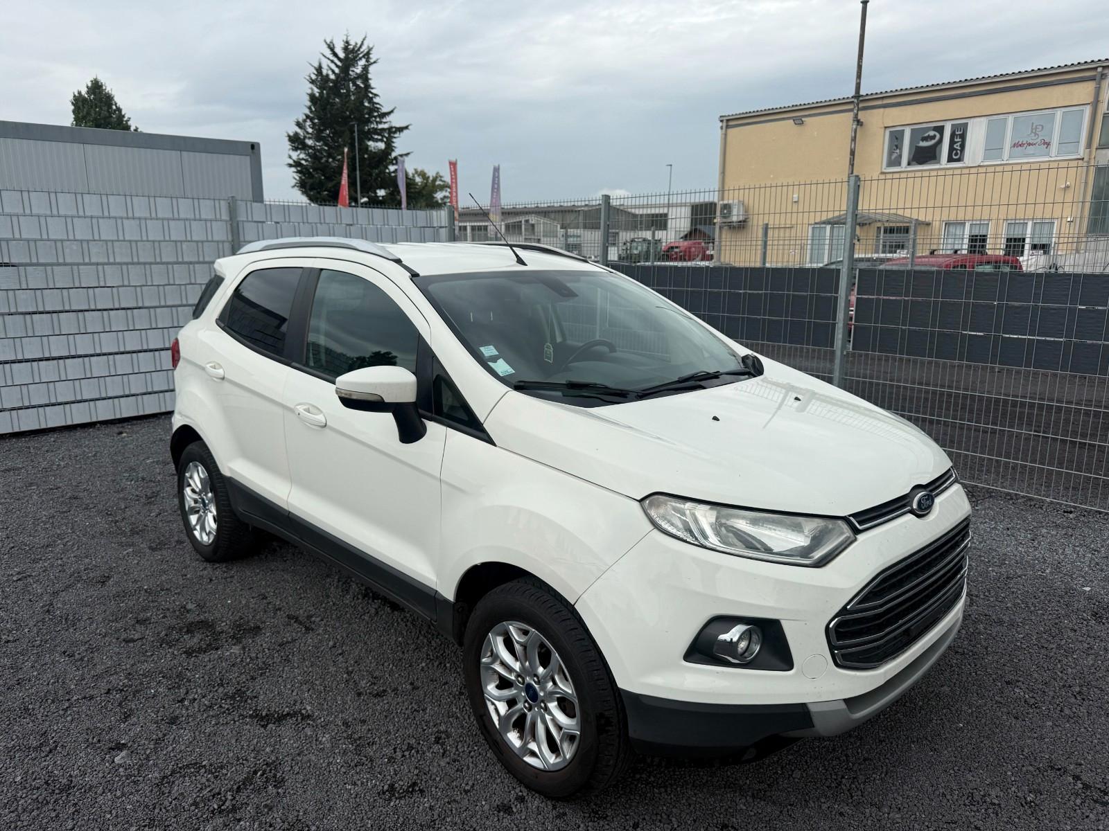 Ford EcoSport 2015 — rear view