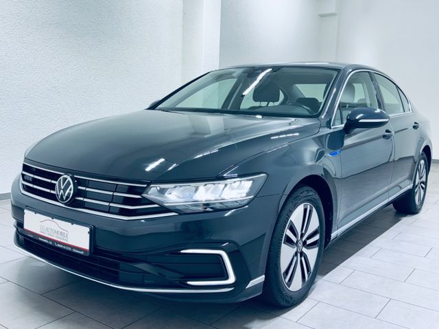 Volkswagen Passat Lim. GTE * 1.HAND * St-HEIZUNG * NAVI *