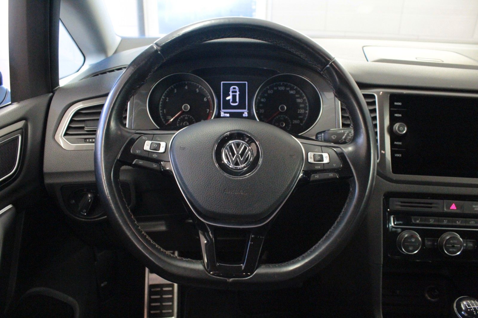 Fahrzeugabbildung Volkswagen Golf Sportsvan 1.0 TSI OPF IQ.DRIVE