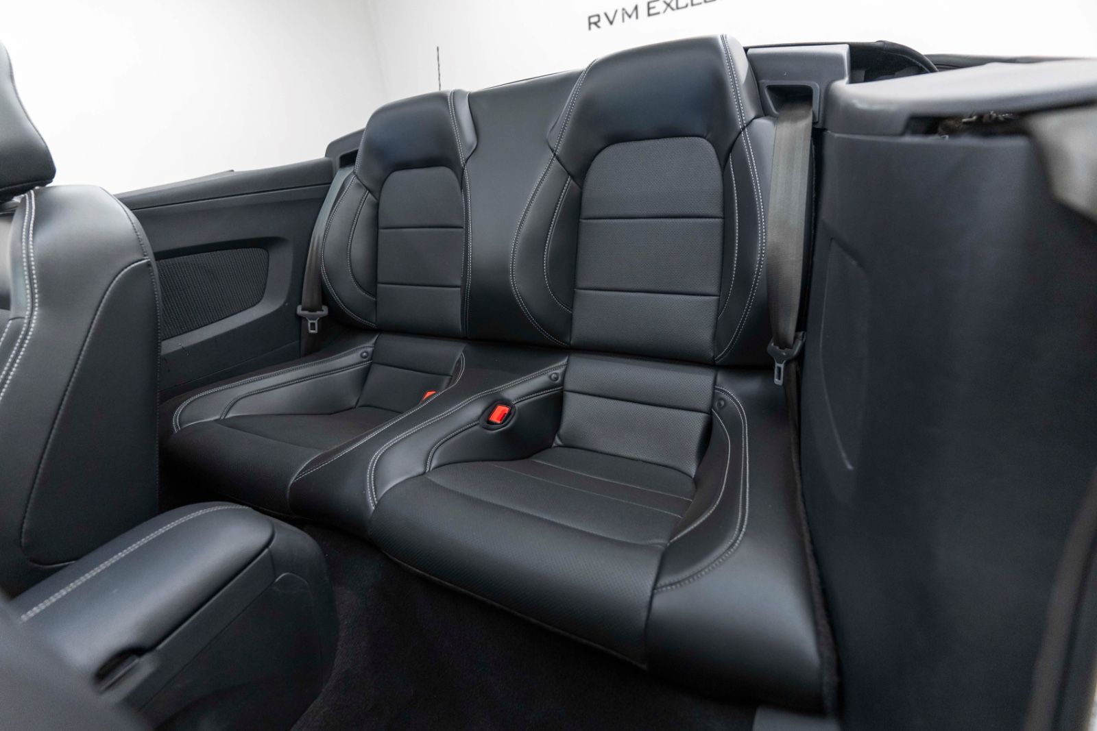 Fahrzeugabbildung Ford Mustang 2.3 HIGH PERFORMANCE ACC KAM TOTW LEDER