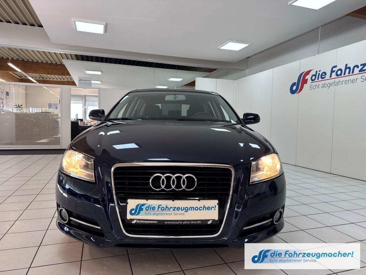 Fahrzeugabbildung Audi A3 Sportback 1.6 TDI Attraction Klimaautom SHZ