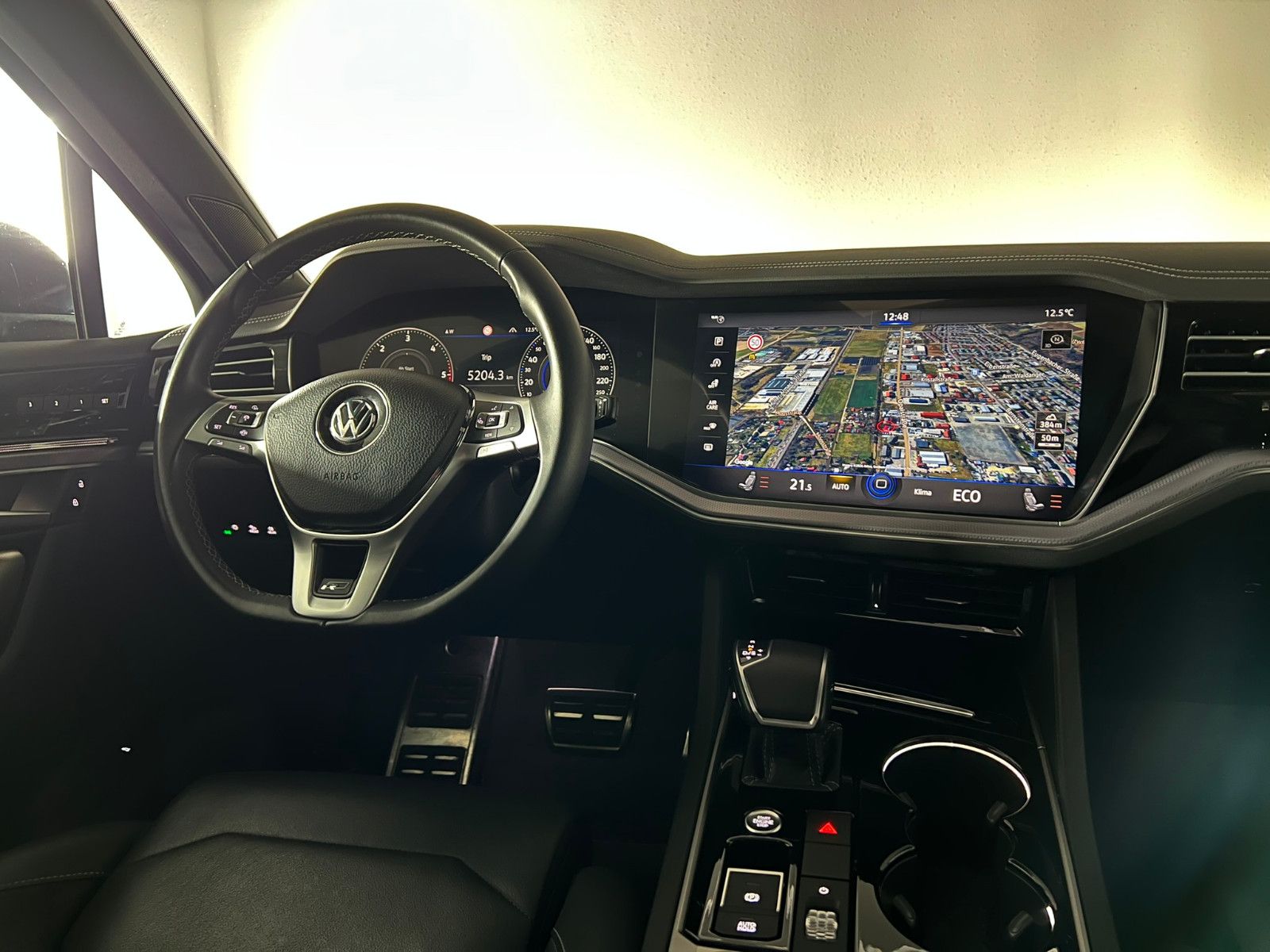 Fahrzeugabbildung Volkswagen Touareg R-Line 4Motion/PANO/AHK/MATRIX/BLACK OP.
