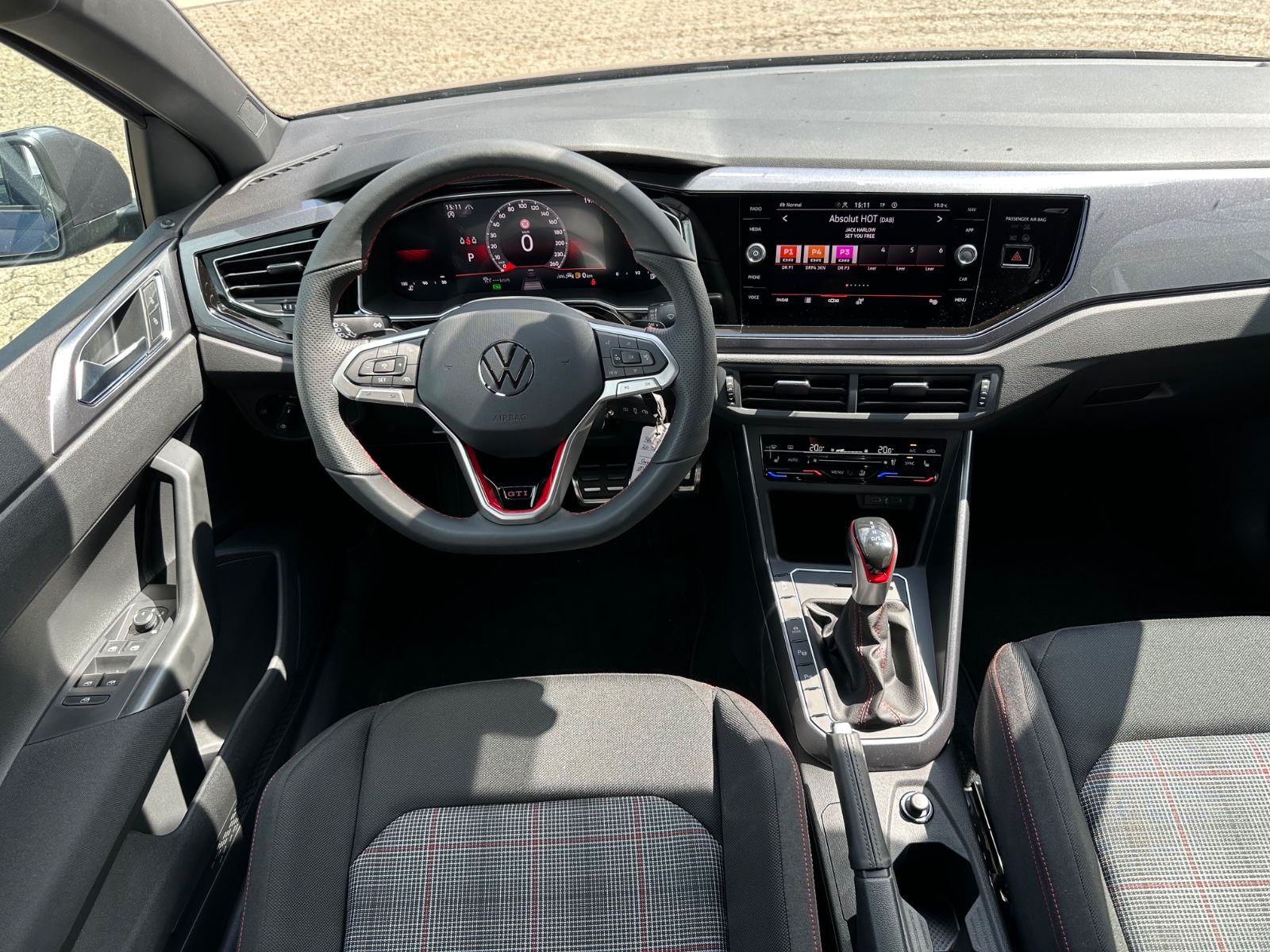 Fahrzeugabbildung Volkswagen Polo GTI 2.0 TSI DSG Navi/ACC/Matrix/IQ/SHZG/18"