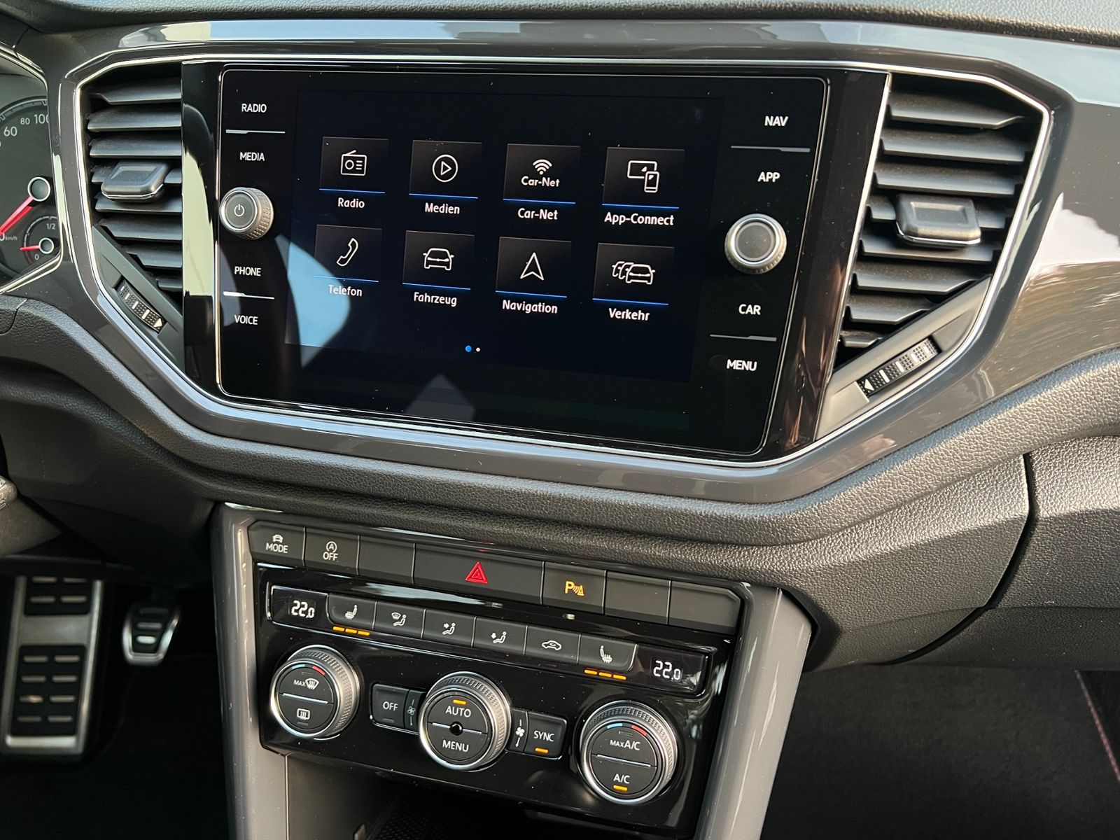 Fahrzeugabbildung Volkswagen T-Roc 1.5 TSI Sport *AHK,ACC,17"-LM*