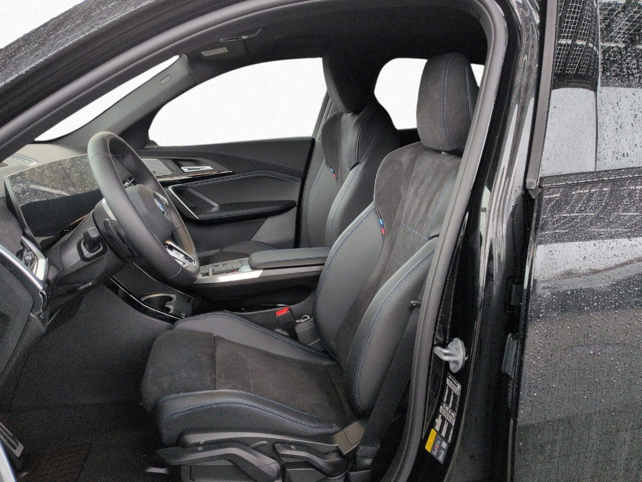 BMW iX2 - Bild 11