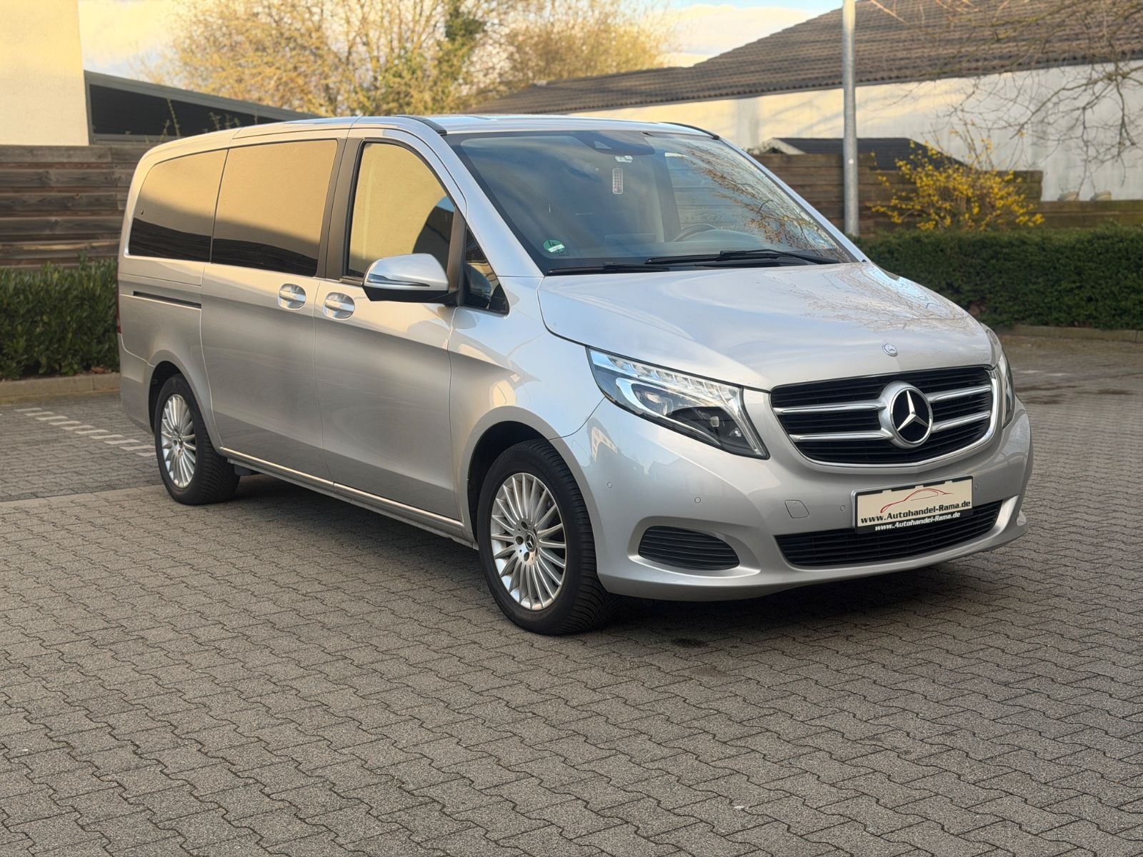 MERCEDES-BENZ V 220 CDI EDITION Lang Navi R.Kamera LED PDC AHK