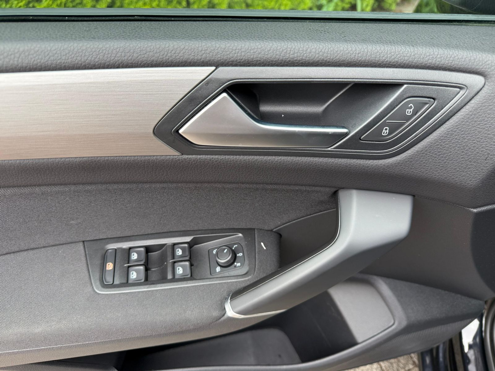 Fahrzeugabbildung Volkswagen Touran 2.0 TDI DSG Comfort LED+NAV+ACC+SHZ+CARPL