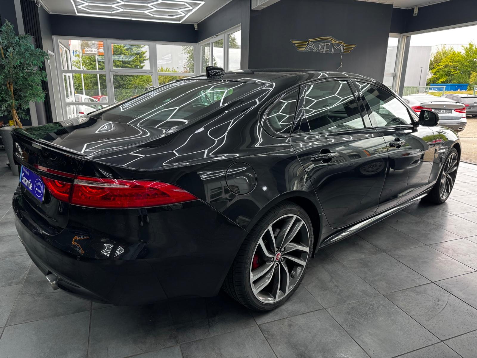 Jaguar XF S 3.0 V6 Compresseur 381 ch BVA / Meridian / Cuir / Caméra de recul / Jantes 20"