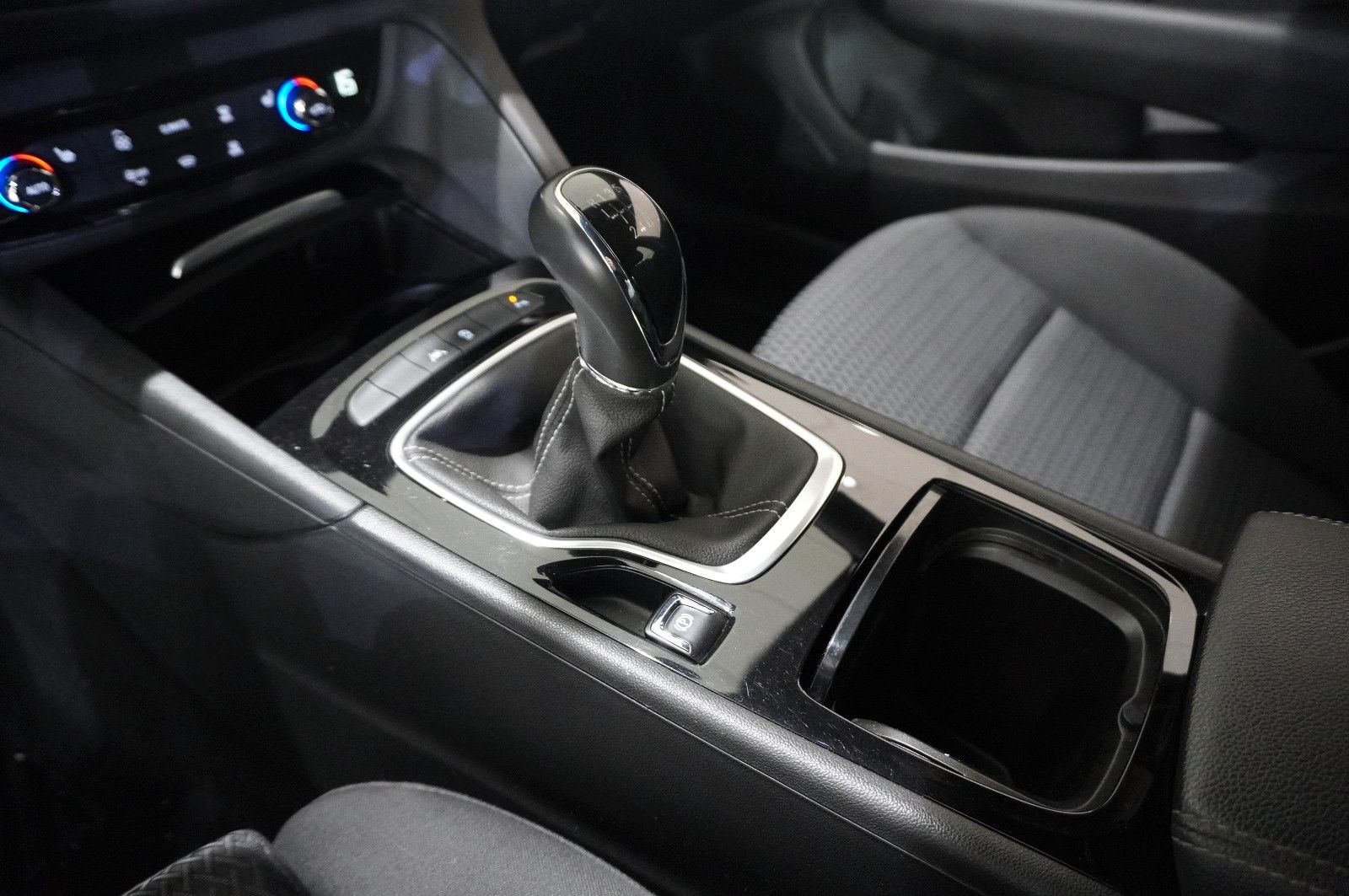 Fahrzeugabbildung Opel Insignia B ST 2.0D BUSINESS NAVI/LED/KAMERA/DAB+