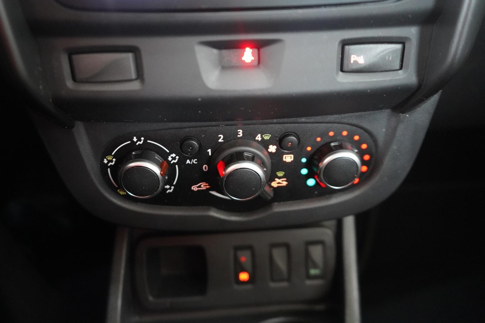 Dacia Duster II 1.6 SCe Navi Tempomat Sitzheizung DAB