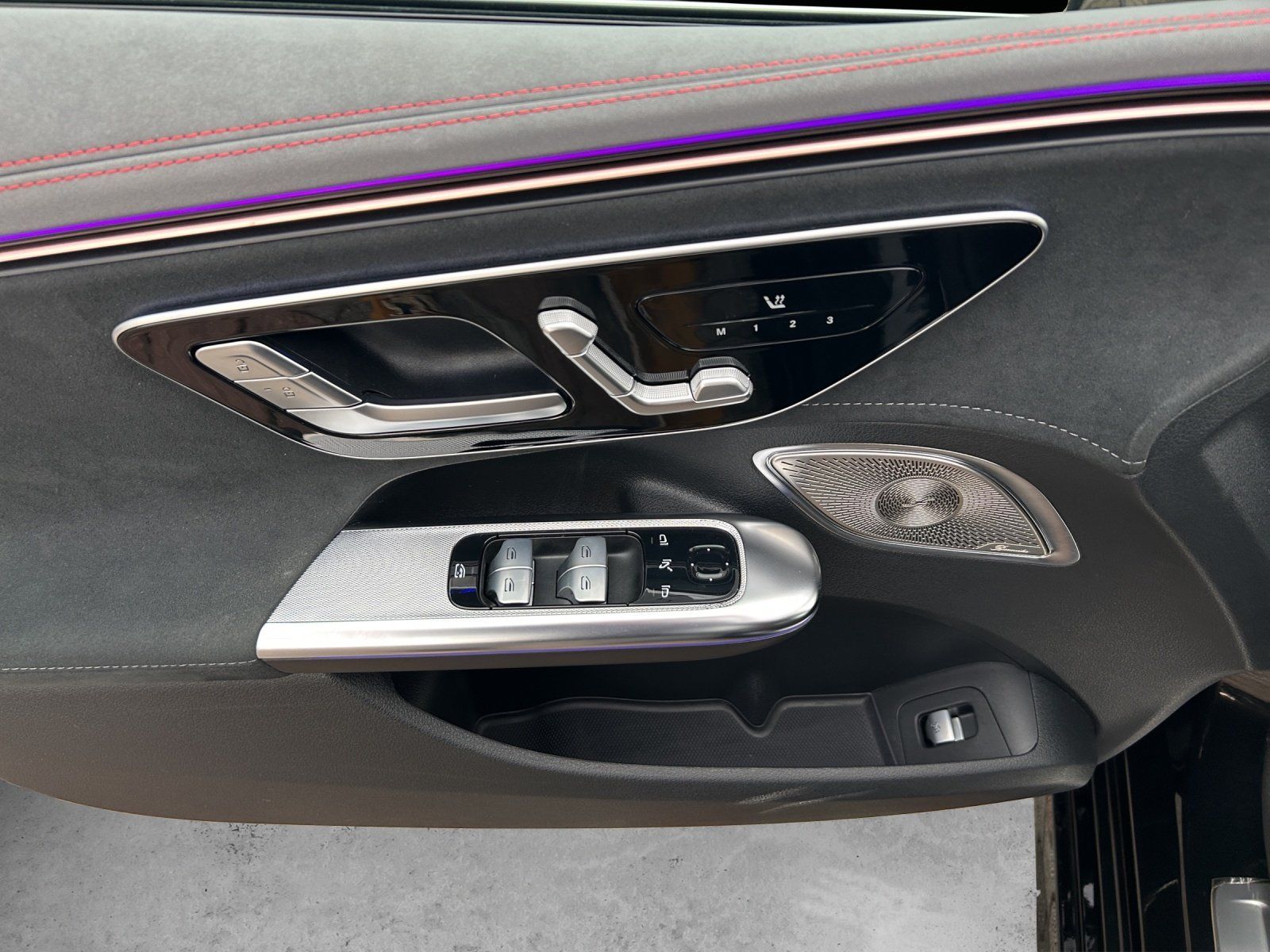 Fahrzeugabbildung Mercedes-Benz EQE500 AMG Prem DISTRO 22kw AIRMATIC 4,5°HAL AHK