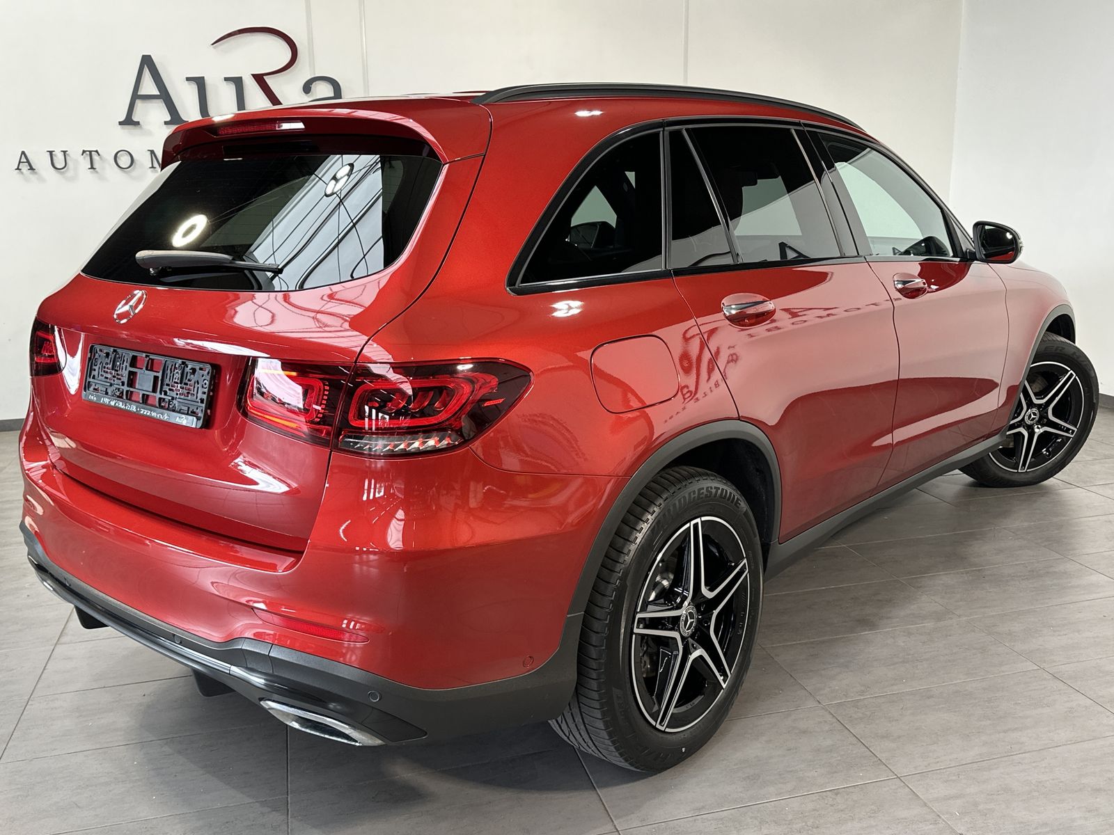 Fahrzeugabbildung Mercedes-Benz GLC 300d 4M AMG-Line NAV+LED+AHK+KAMERA+PANO+DAB