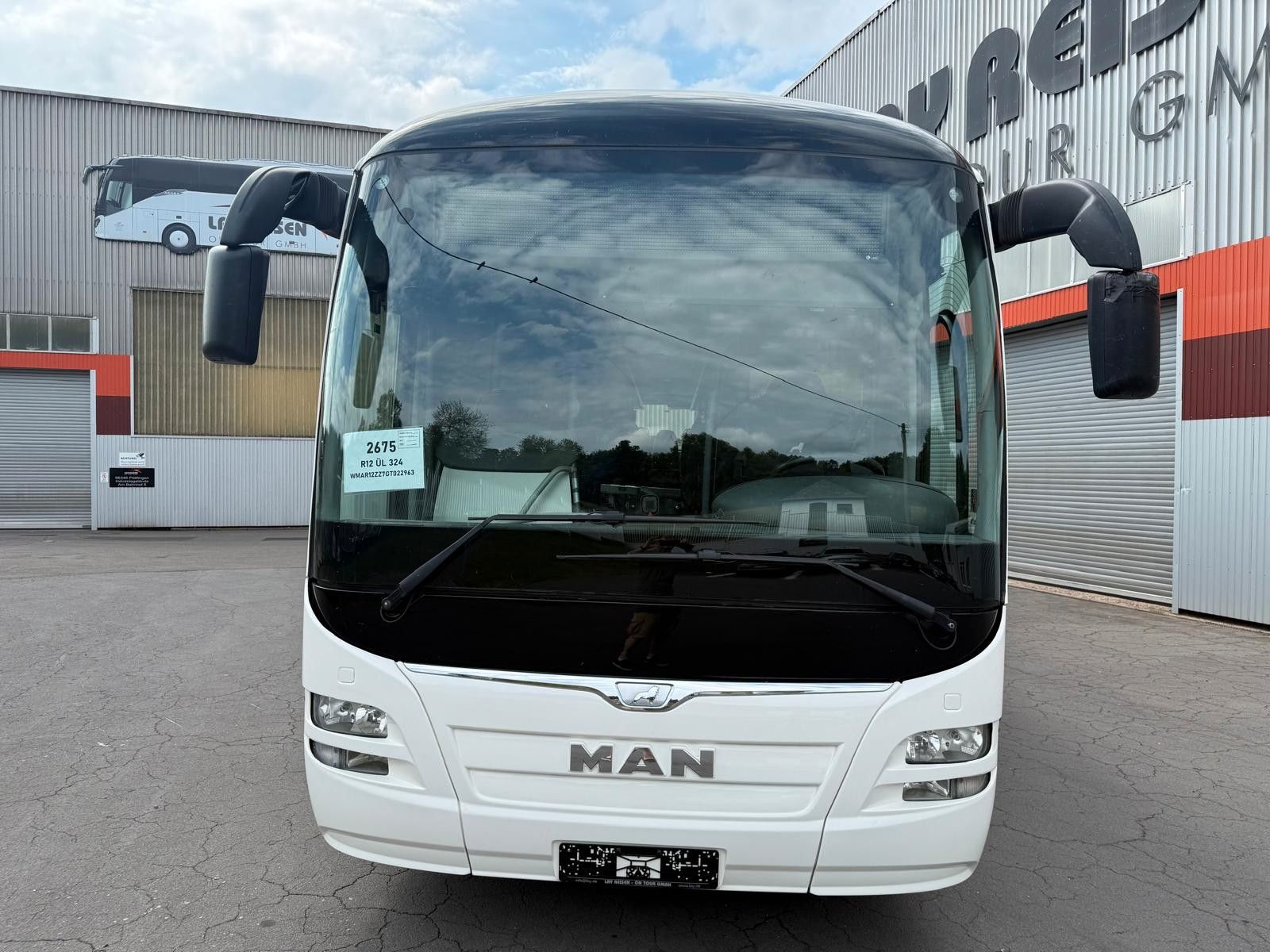 MAN  2015 - Image 2 of 32
