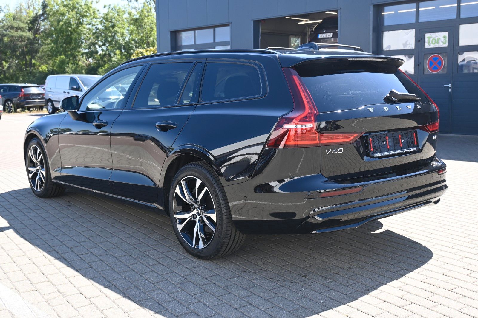 Fahrzeugabbildung Volvo V60 B4 DKG Plus Dark*HuD*PANO*360°*ACC