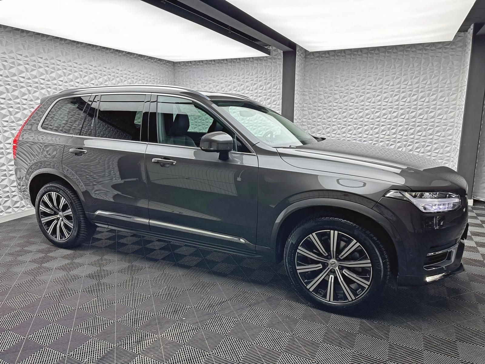 Fahrzeugabbildung Volvo XC90 B5PLUS BRIGHT/AWD/STDHZ/PANO/H&K/ACC/360°