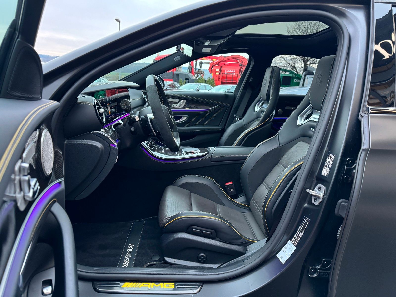 Fahrzeugabbildung Mercedes-Benz E 63 AMG S FinalEd+Pano+Burm+STH+Memory+HUD