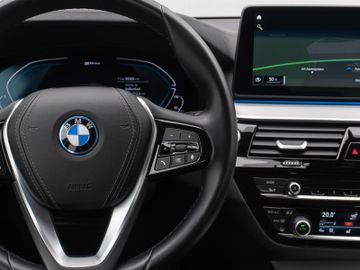 Fahrzeugabbildung BMW 530e xD Luxury Line Kamera Laser HUD H/K Komfort