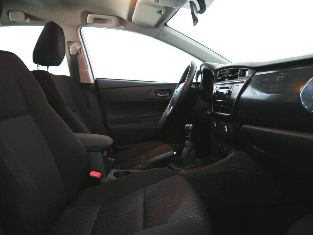 Toyota Auris Touring Sports
