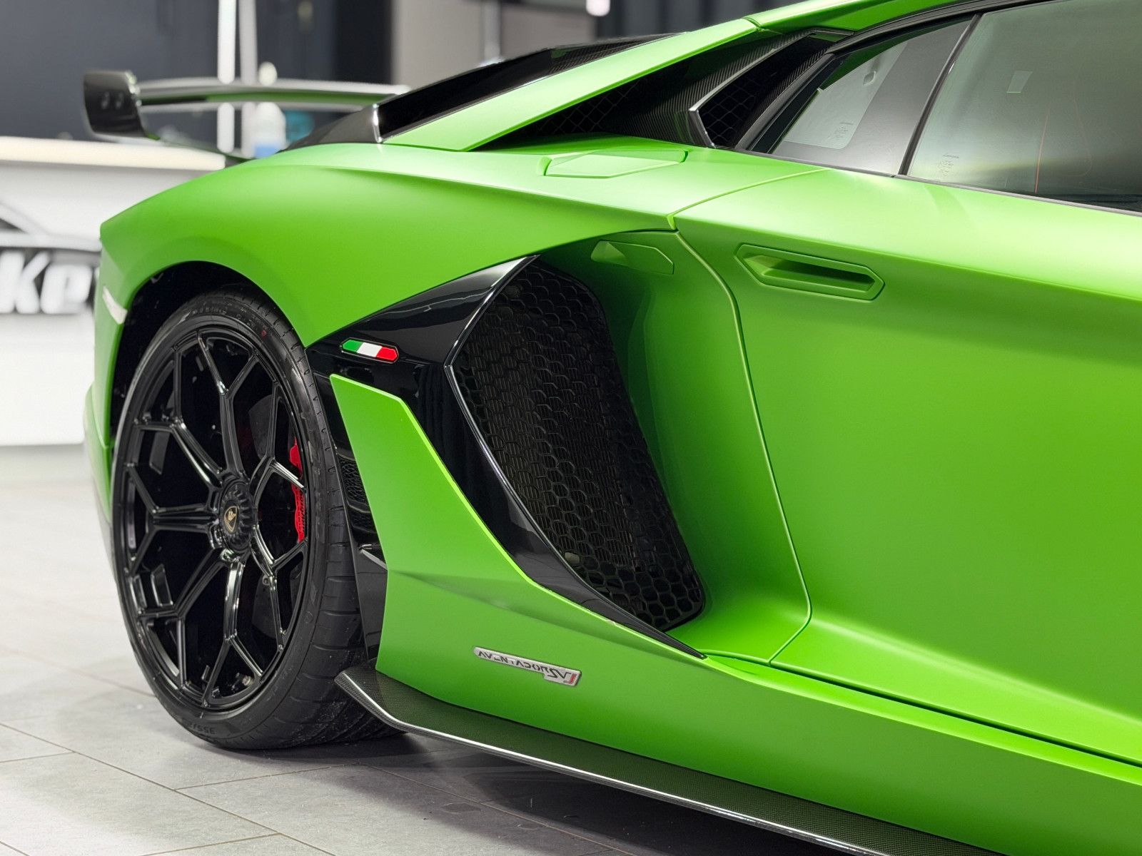 Fahrzeugabbildung Lamborghini Aventador SVJ | FULL CARBON|LIFT|SENSONUM|PPF|