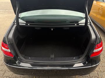 Mercedes E 220 - 12