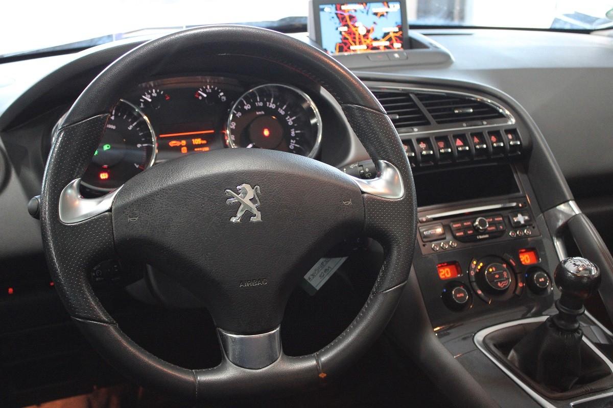 Peugeot 3008 Allure 1,6*TÜV NEU*SCHECKHEFT*NAVi*1.HAND*