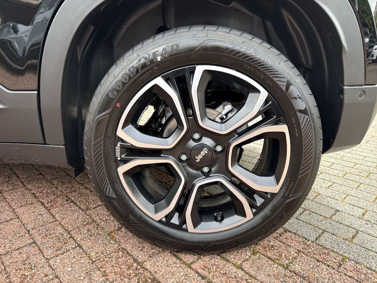 Fahrzeugabbildung Jeep Avenger Summit 1.2 MHEV -Panormadach-Leder