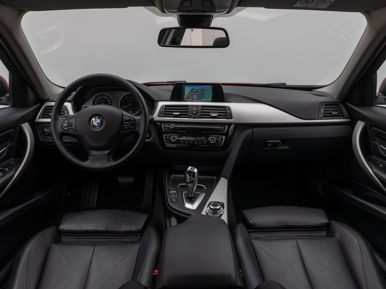 Fahrzeugabbildung BMW 320d xD Navi Lordos PDC LED Komfort AHK Sport