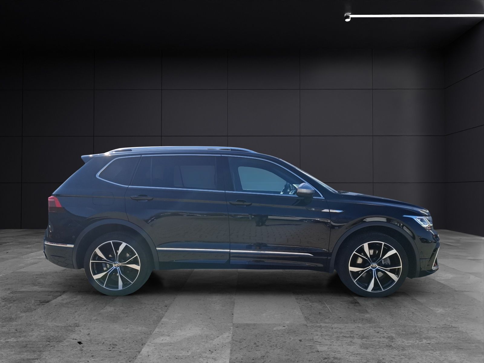 Fahrzeugabbildung Volkswagen Tiguan Allspace TDI R-Line DSG 4M Matrix AHK Nav