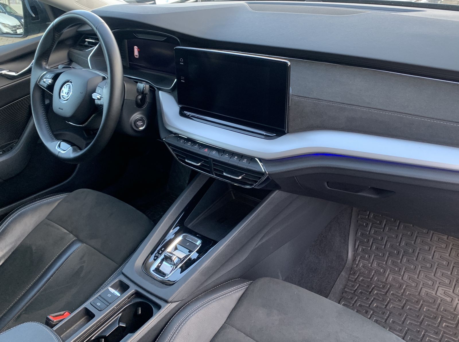 Fahrzeugabbildung SKODA Octavia 2.0 TDI*First Edition*Matrix-Beam*Leder*