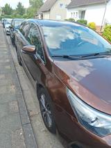 Toyota Avensis 2,0-l-D-4D Executive Touring Sports ... - Toyota Avensis: D4d